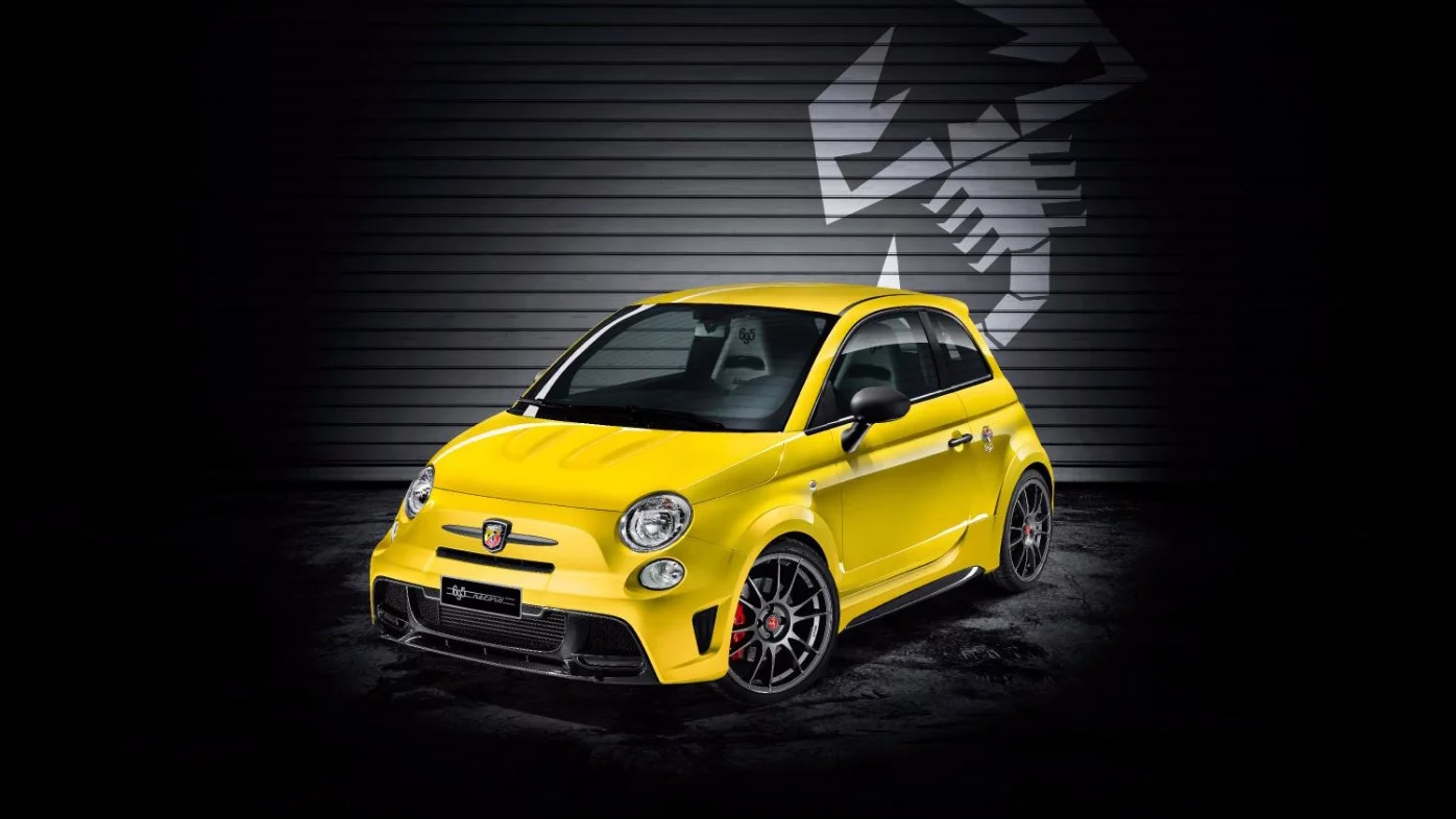 The special edition Fiat 500 Abarth 695 biposto Record commemorates the Abarth brand’s race heritage