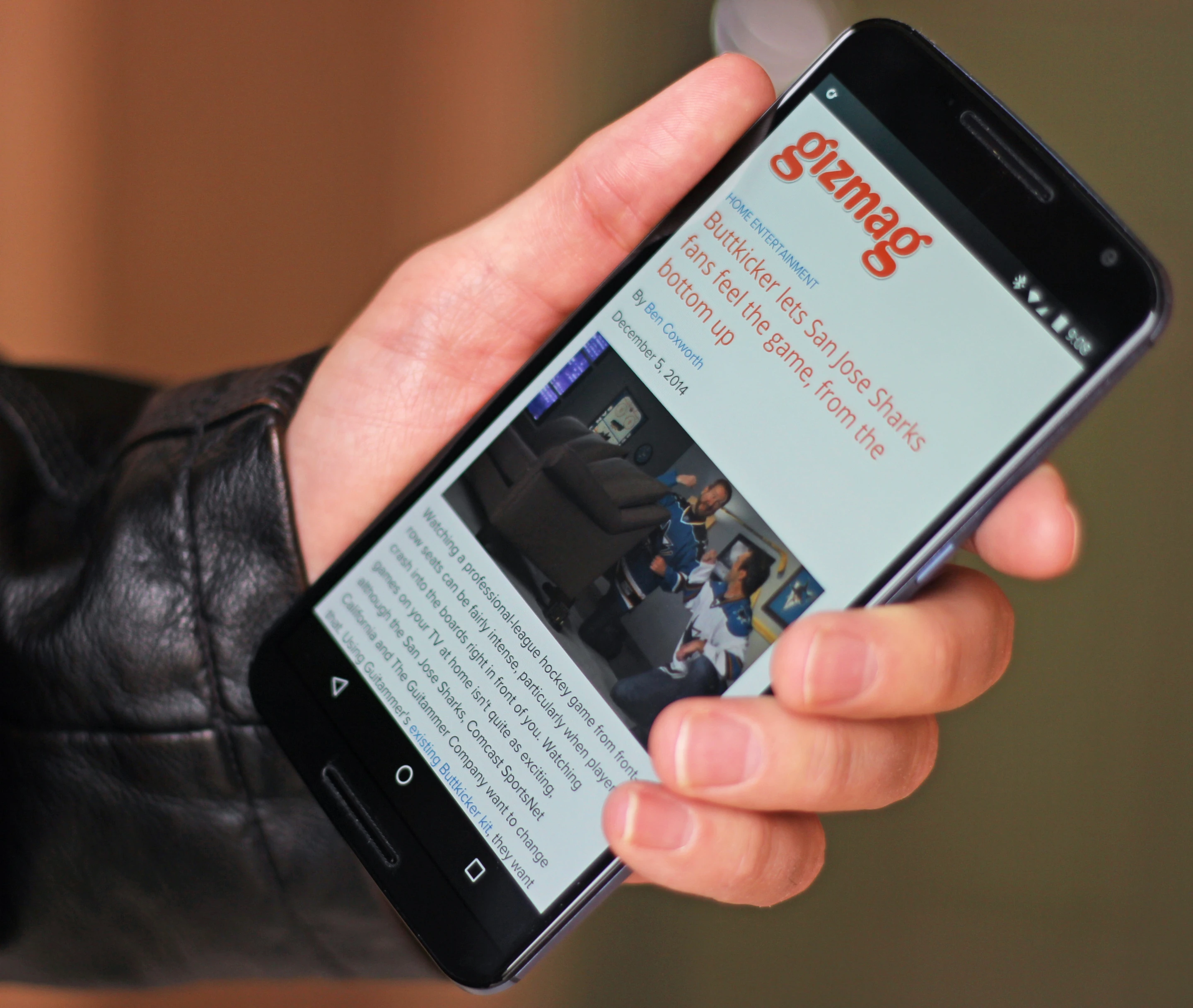 The Nexus 6 is comfortable in hand, but its smooth finish could have the enormous phone slipping out of your hands if you don't use a case (Photo: Will Shanklin/Gizmag.com)
