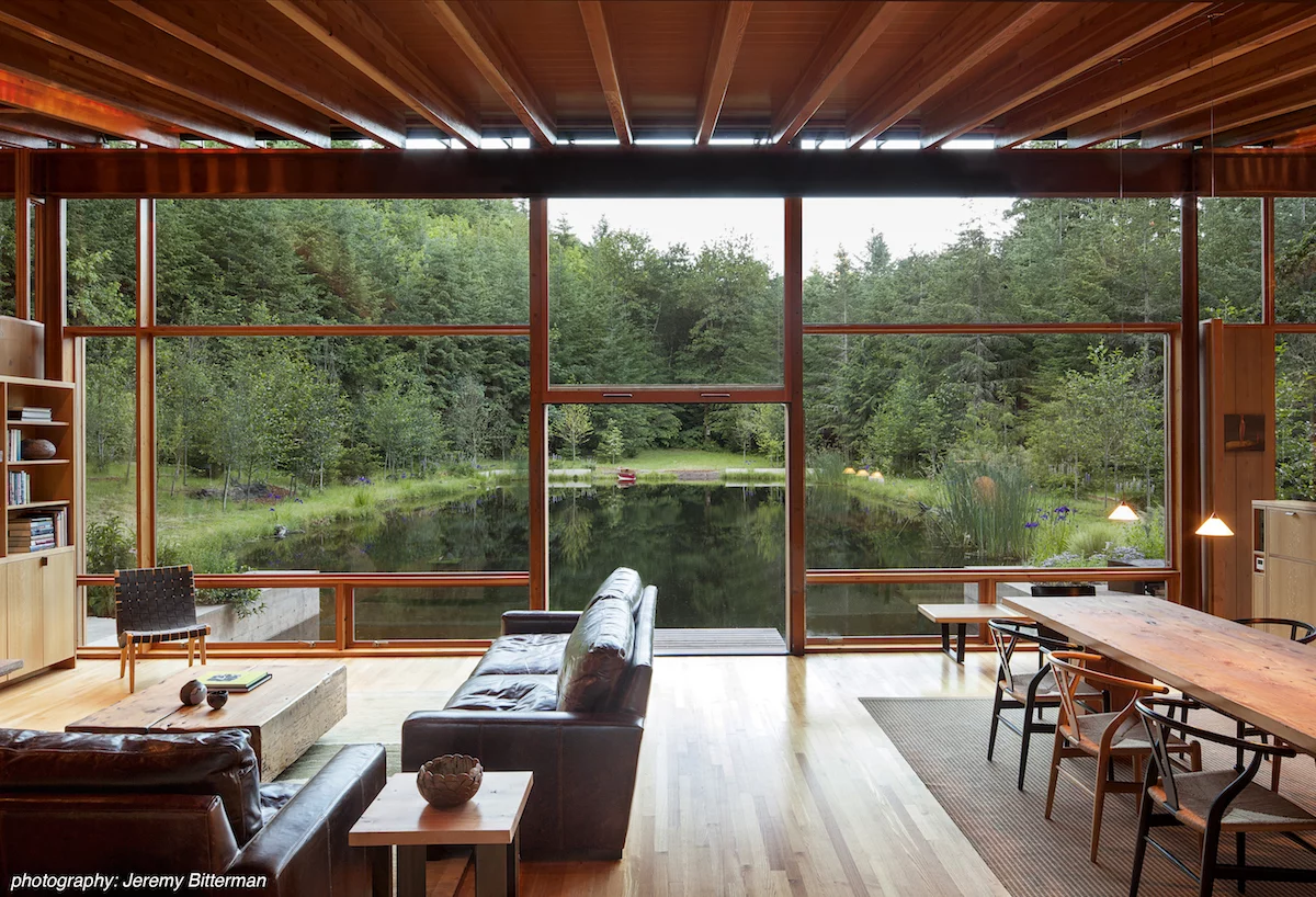 Few homes take their place as well as Newberg Residence, by Cutler Anderson Architects. Situated in Newberg, Oregon, it takes the form of a bridge over a large pond