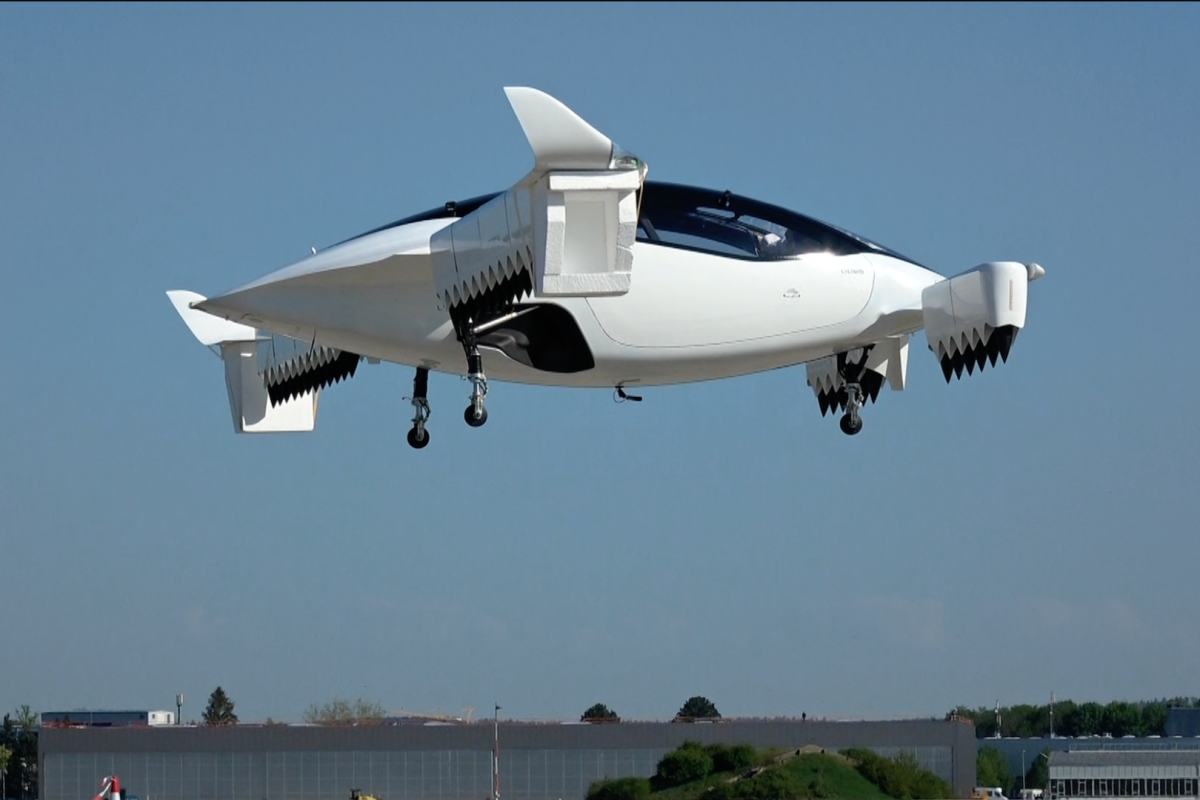 Lilium's fullsized electric jet flies for the first time