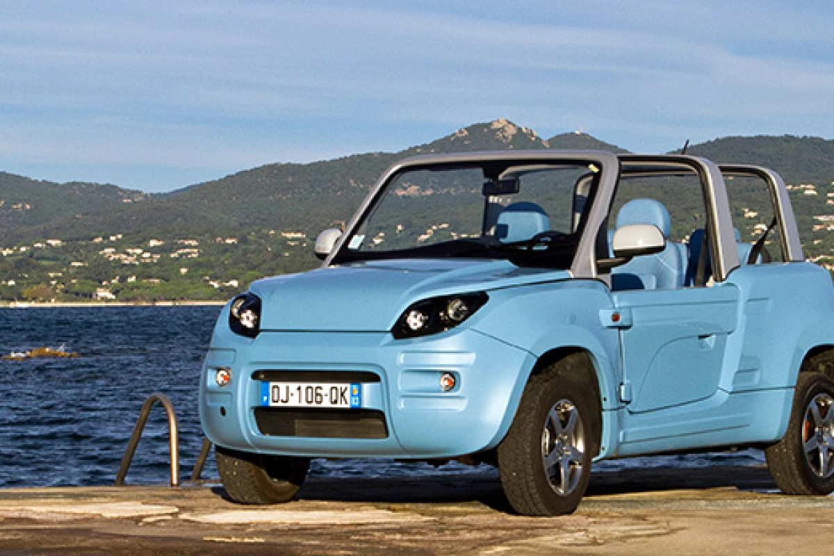 The Bluesummer in its one and only color choice
