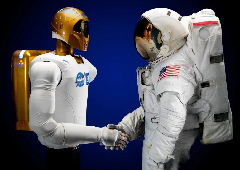 Robonaut 2, showing off its gripping abilities (Photo: NASA)