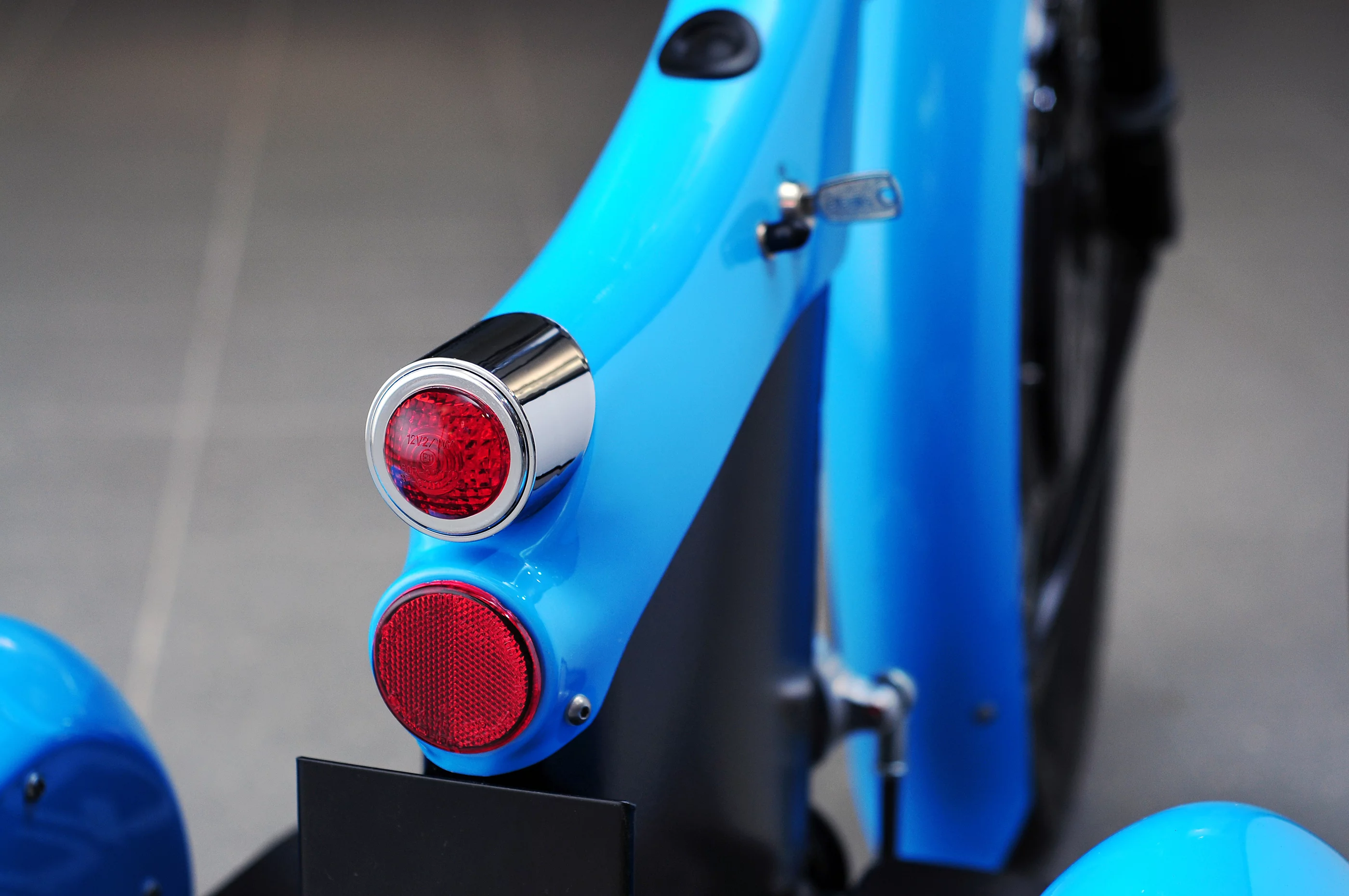 The Qugo's rear light