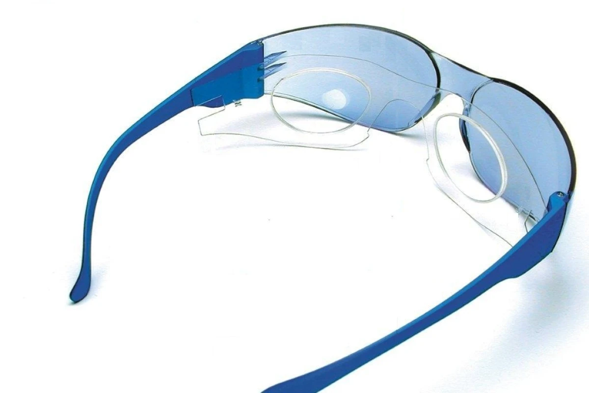 The IC Safety System consists of outer protective glasses, and an inner foil that incorporates prescription lenses (Photo: New Eye Company)