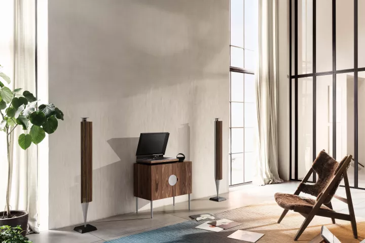 The limited edition Beosystem 72-22 comprises a recreation of an iconic 4000 series turntable, a pair of Beolab 18 wireless speakers, a Halo remote and a packing box that can be used to host the system and for storage of vinyl records