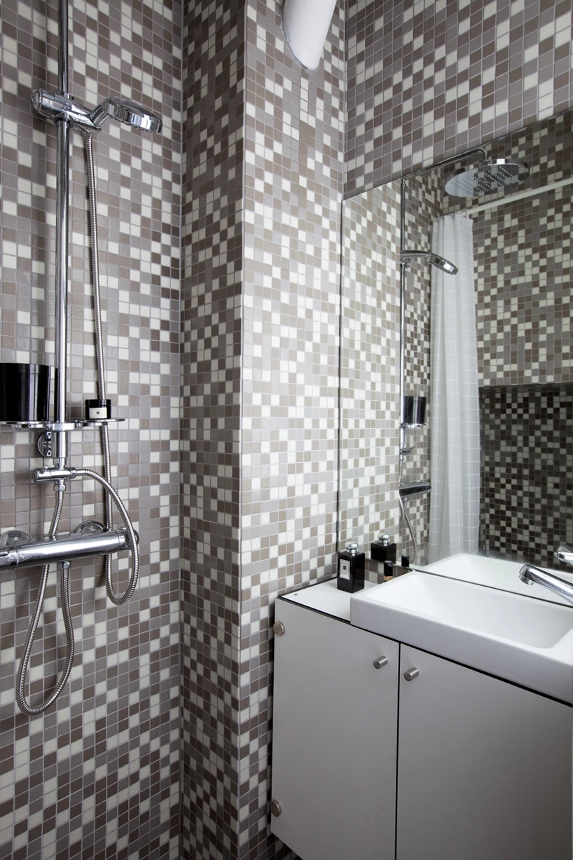 A wetroom is also hidden behind the wall (Photo: Fabienne Delafraye)