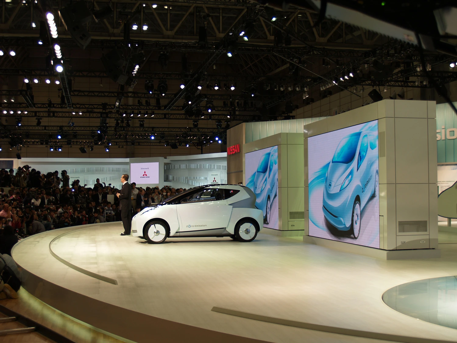 Nissan's unveiling of the LandGlider