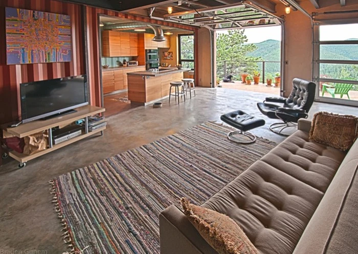 Though the architect hopes occupants will "question the need for excessive space," the interior appears spacious enough (cat-swingers take note)