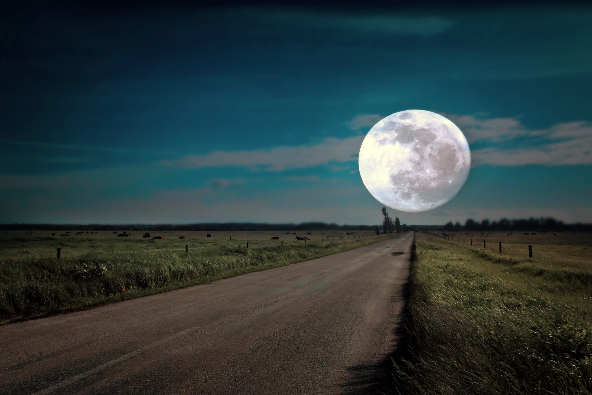 Imagine driving to the moon and back again six times (Photo: Balazs Kovacs /Shutterstock)