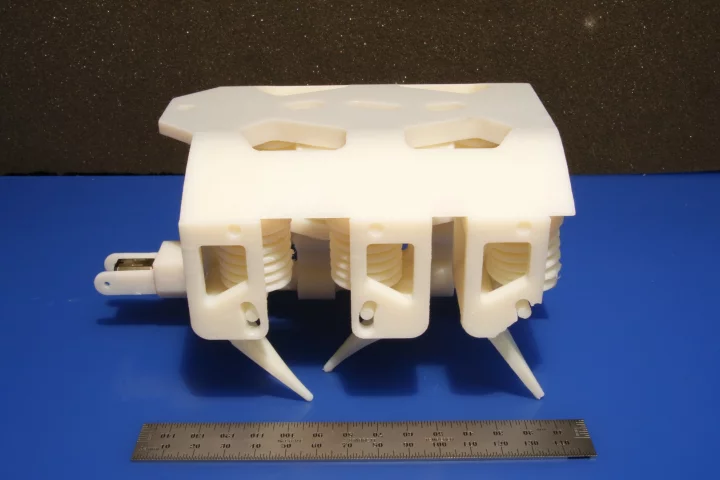 Hexapod robot with all mechanical parts fabricated in a singlestep