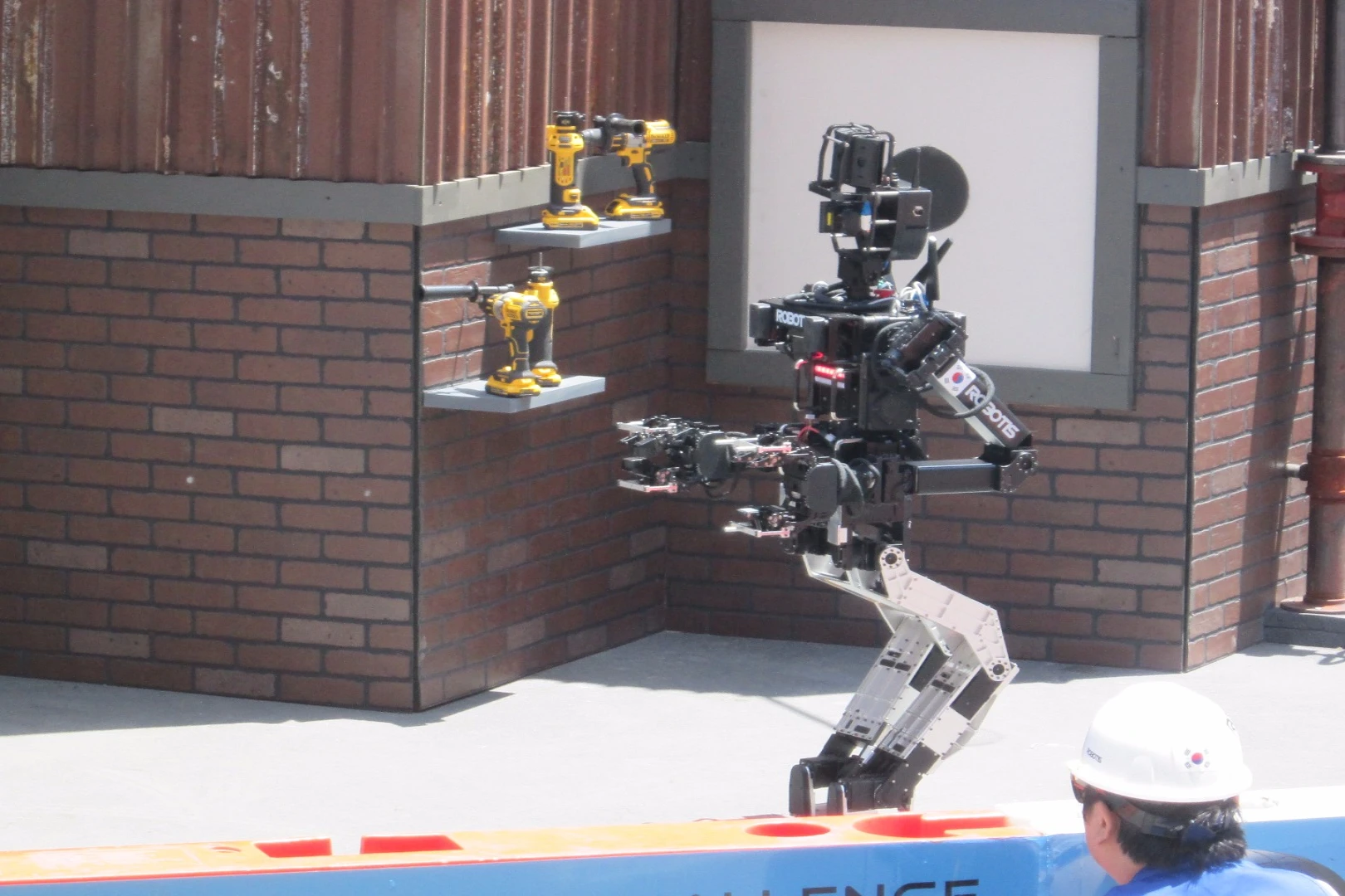 Robotis at wall