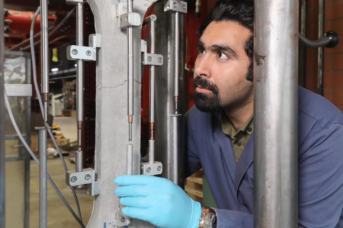 Amir Hajiesmaeili tests the new material to the breaking point