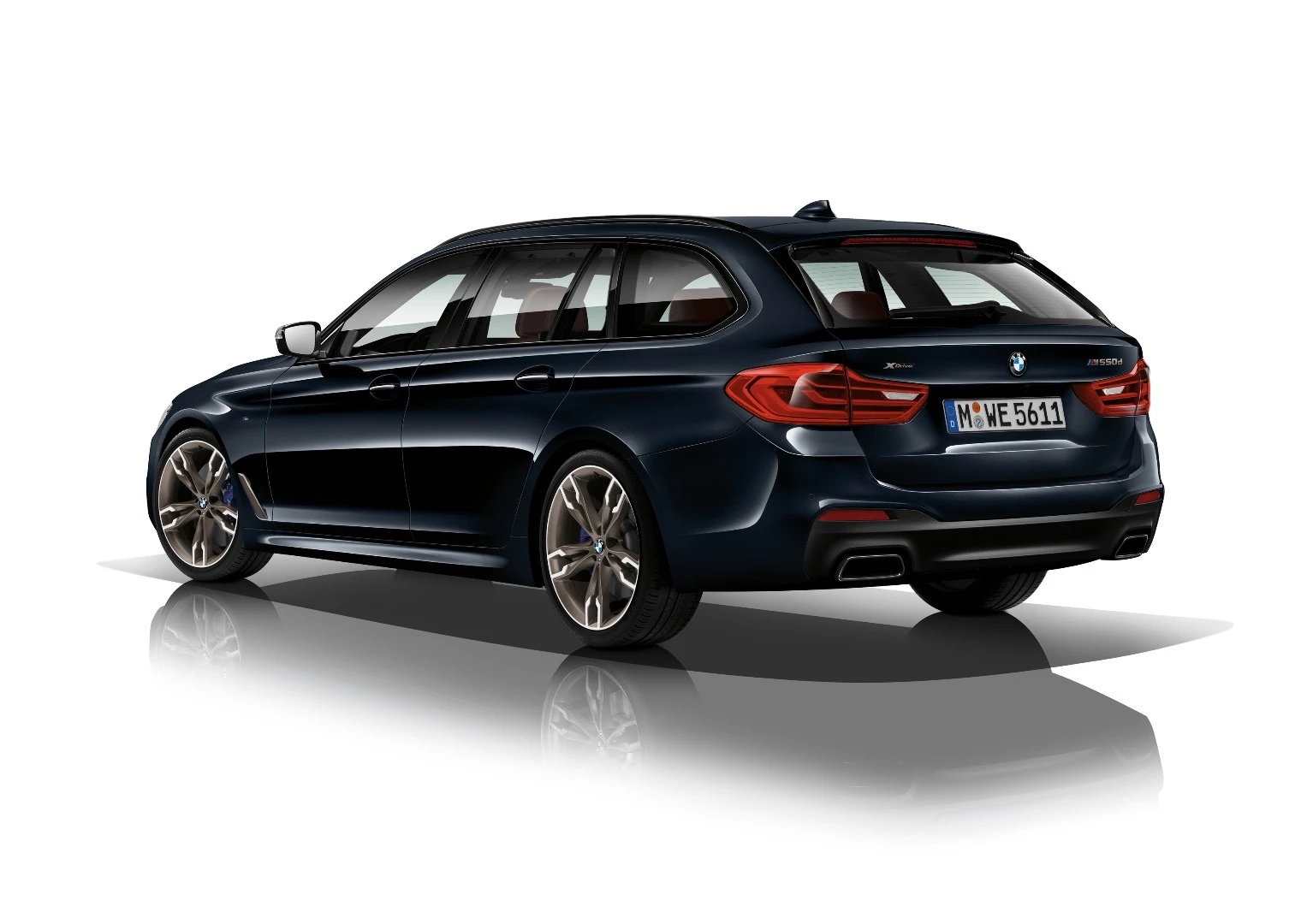The 100 km/h sprint takes just 4.6 seconds in the M550D wagon