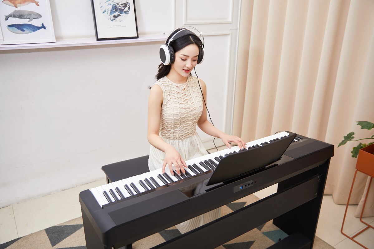 The learning piano sports dual headphone jacks to the front, for quite practice