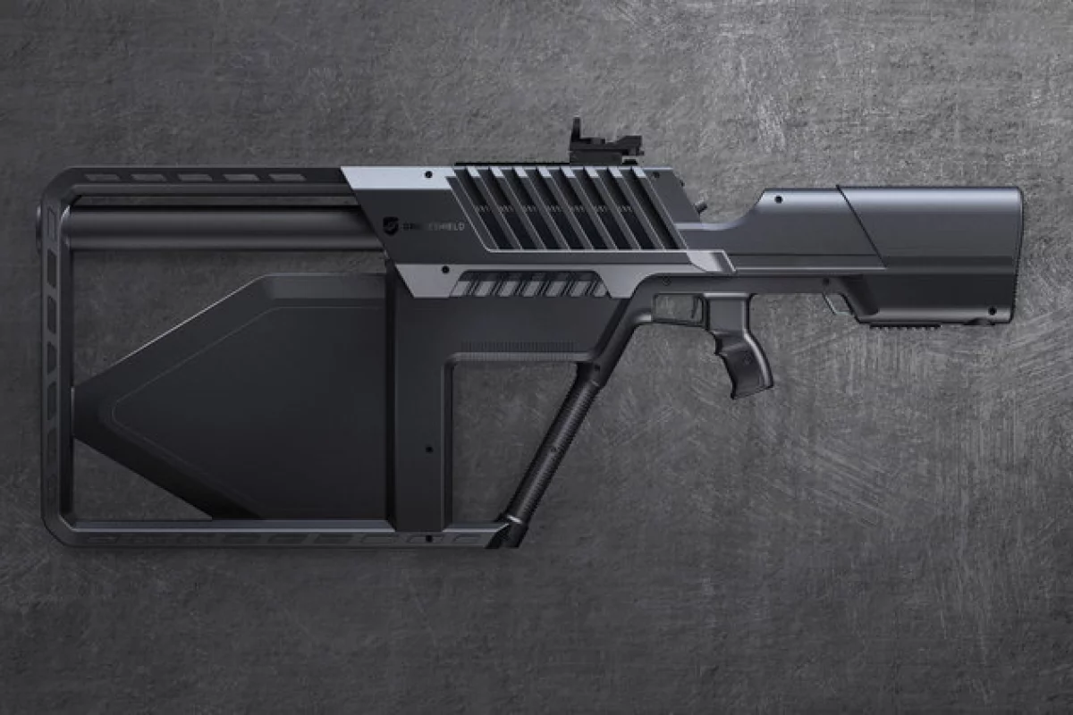 The DroneGun Tactical is smaller than the previous anti-drone model, but can jam a wider range of frequencies