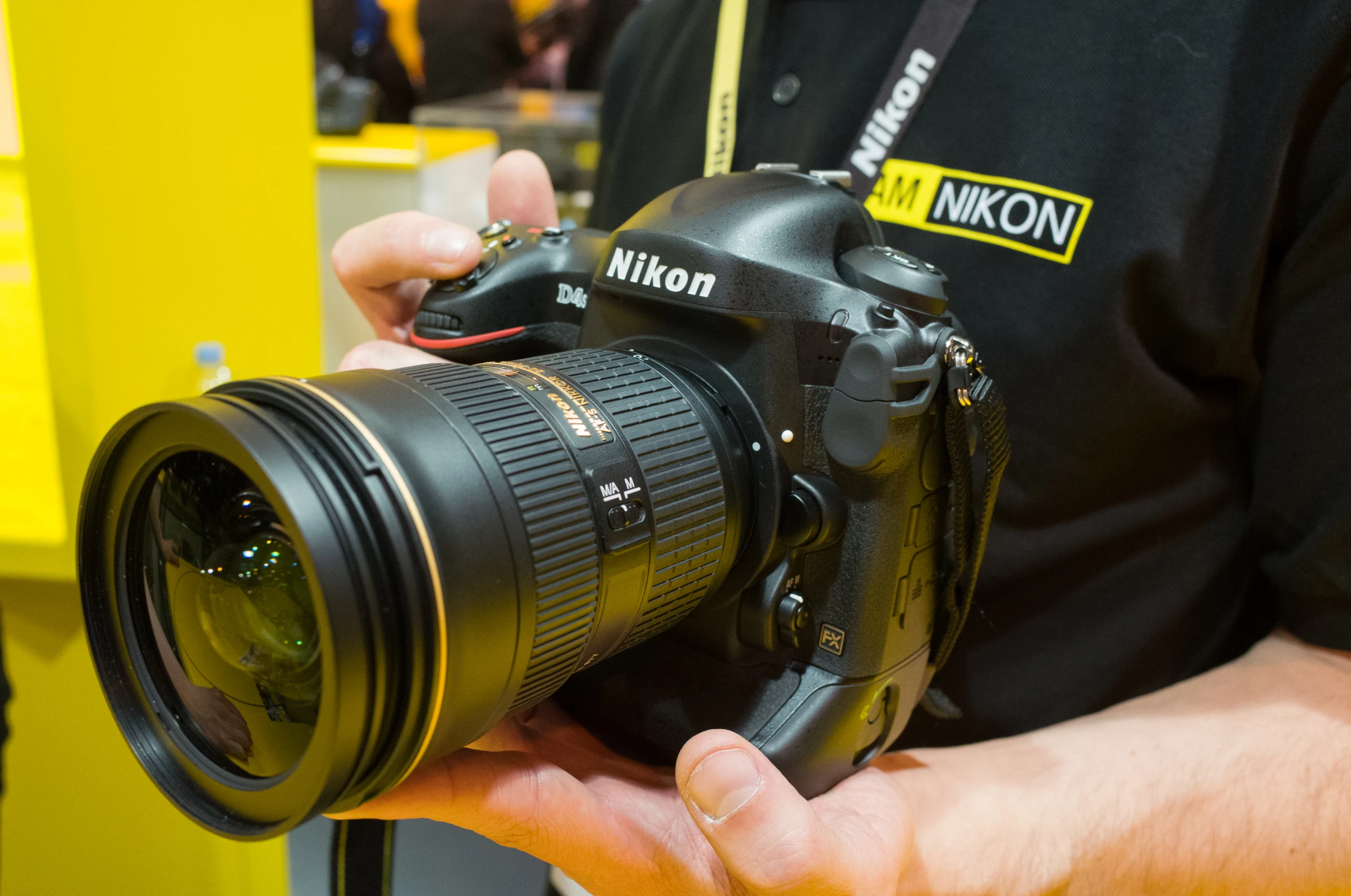 The Nikon D4S can shoot at 11 fps with AF tracking