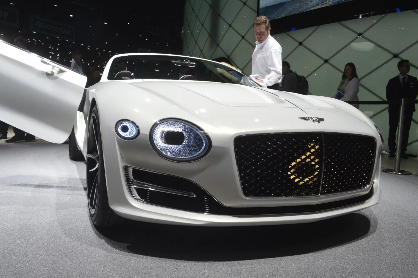 The Bentley EXP 12 Speed 6e's grille contains a "6"