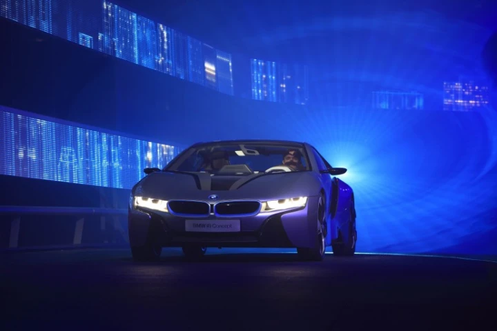 BMW's i8 concept will be the first vehicle to sport laser headlights