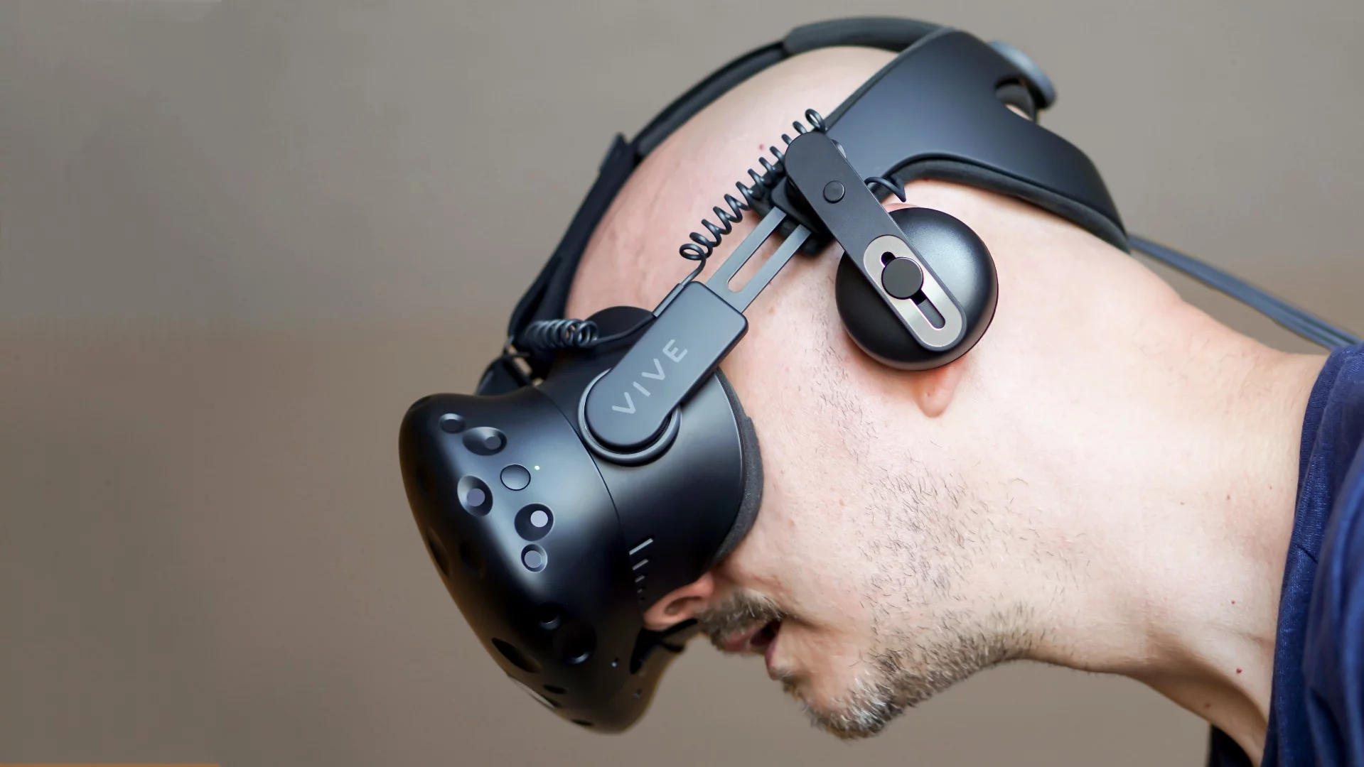 Reviewing the Vive Deluxe Audio Strap, which brings the Vive's ergonomics and audio to Rift-like levels