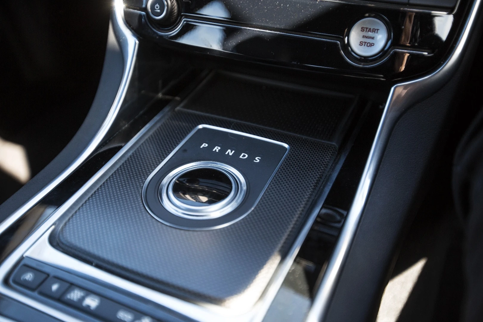 Fans of knobs will love the XE's, er, rising knob