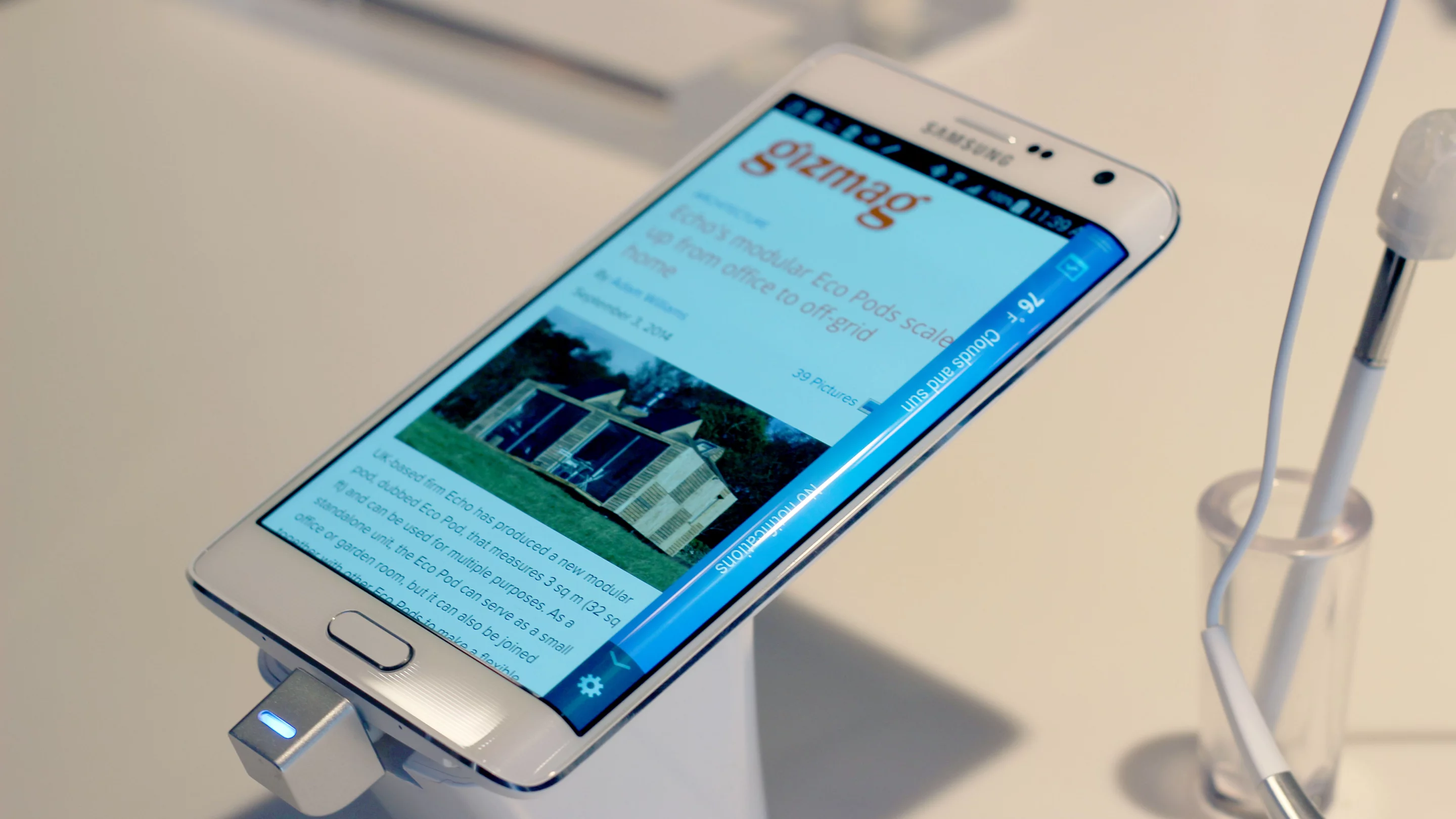Galaxy Note Edge (Photo: Will Shanklin/Gizmag.com)