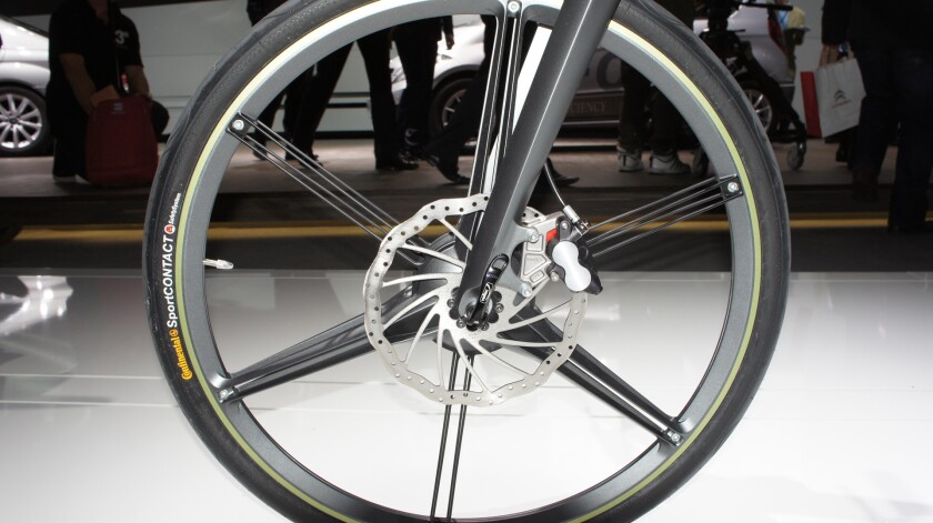 Each 26-inch lightweight wheel has six double spokes and hydraulic disc brakes