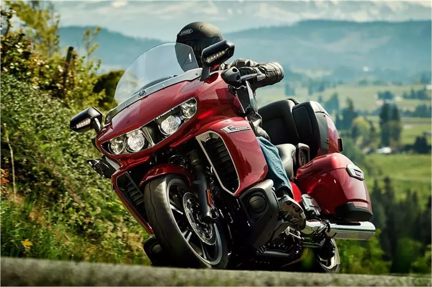2017 Yamaha Star Venture: Yamaha takes aim at the Harley Road Glide Ultra
