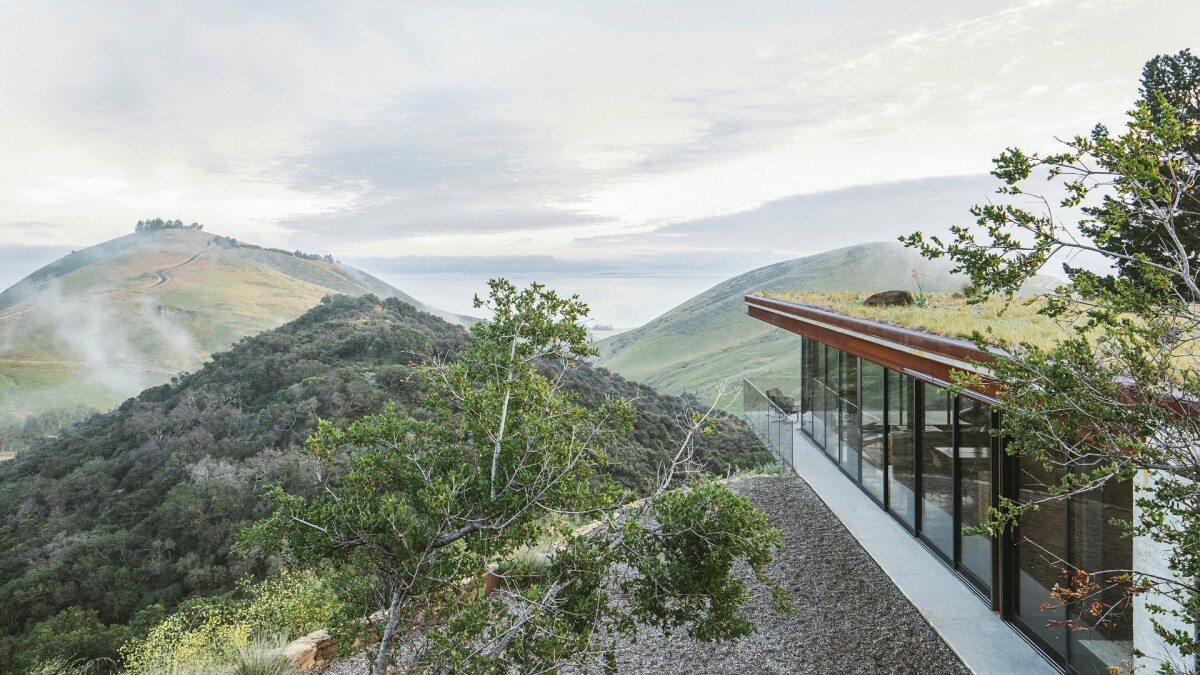 Off-Grid Guesthouse was designed by Anacapa Architecture