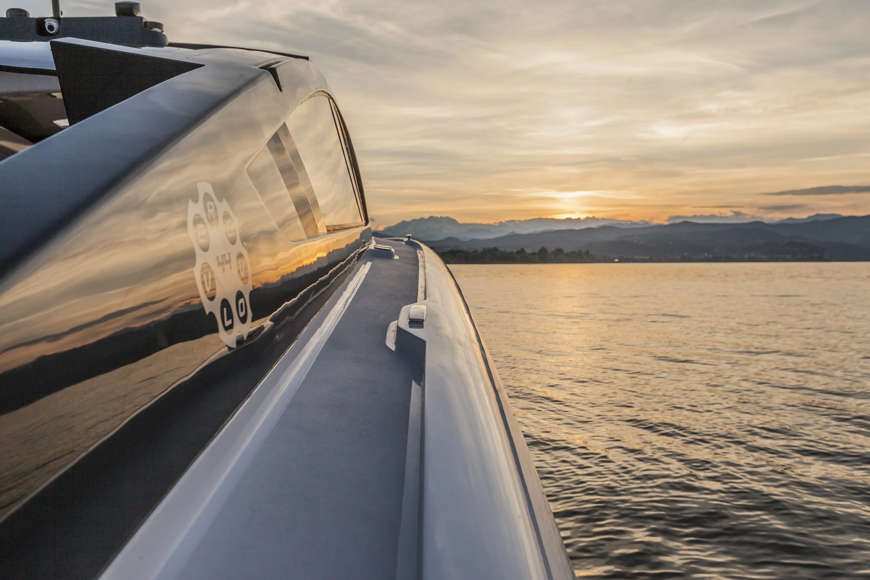 Revolver 44GT details