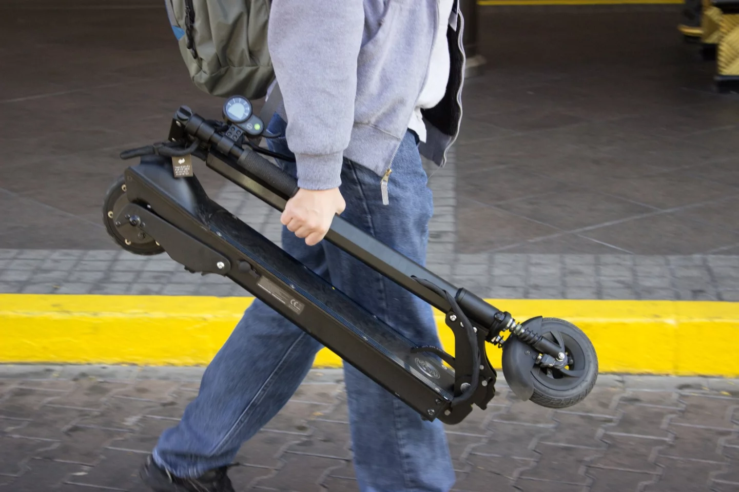 Carrying it with two hands is slightly more comfortable than this, but "Air" it is not