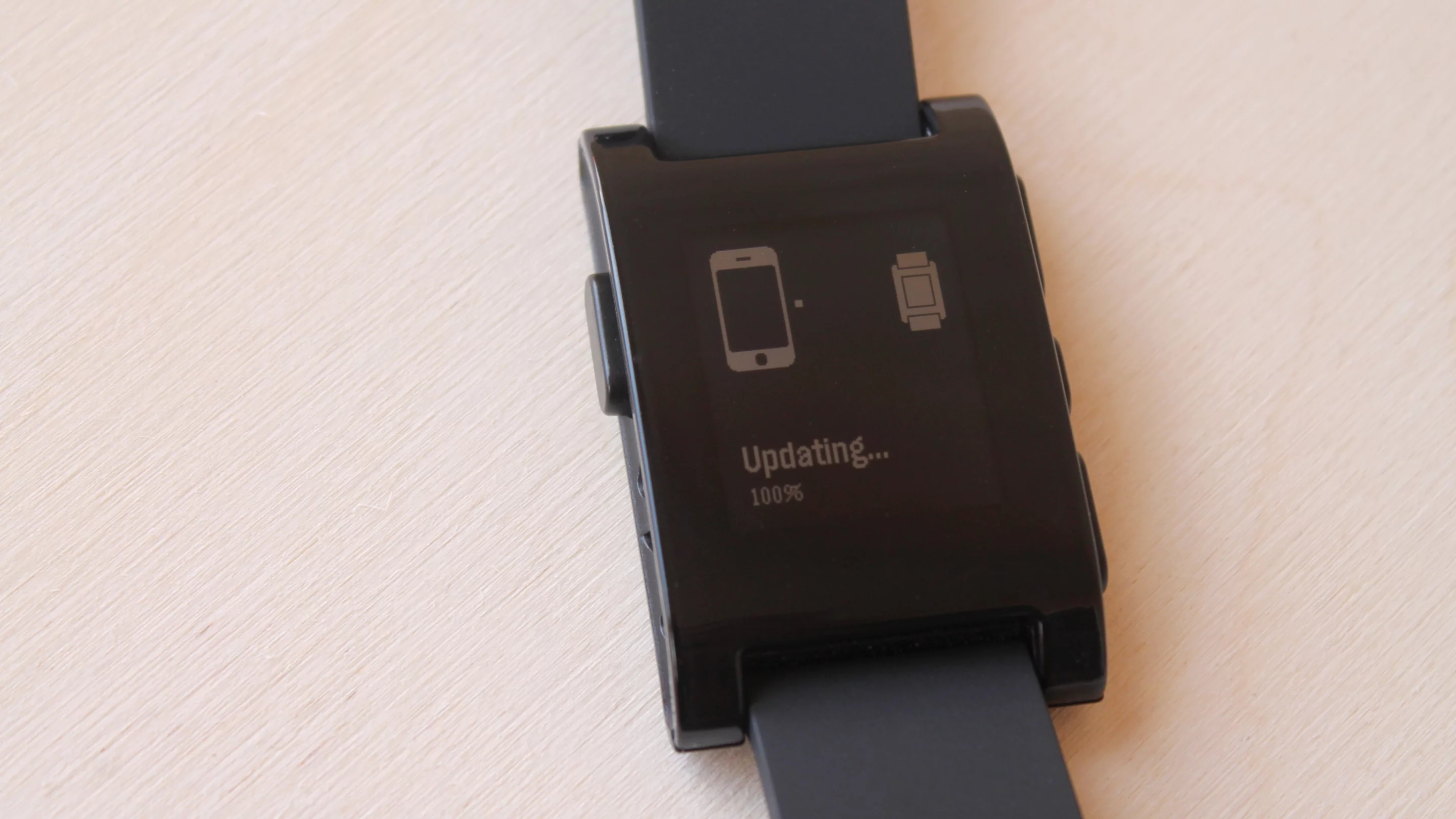 Pebble receiving an update from a paired Galaxy S4