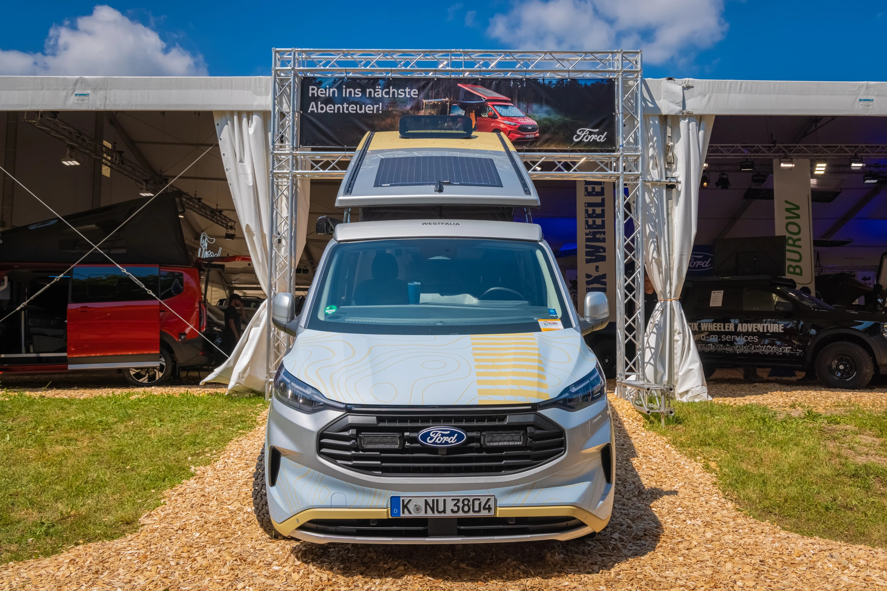 A full off-grid power system includes a 300-Ah lithium battery and solar charging