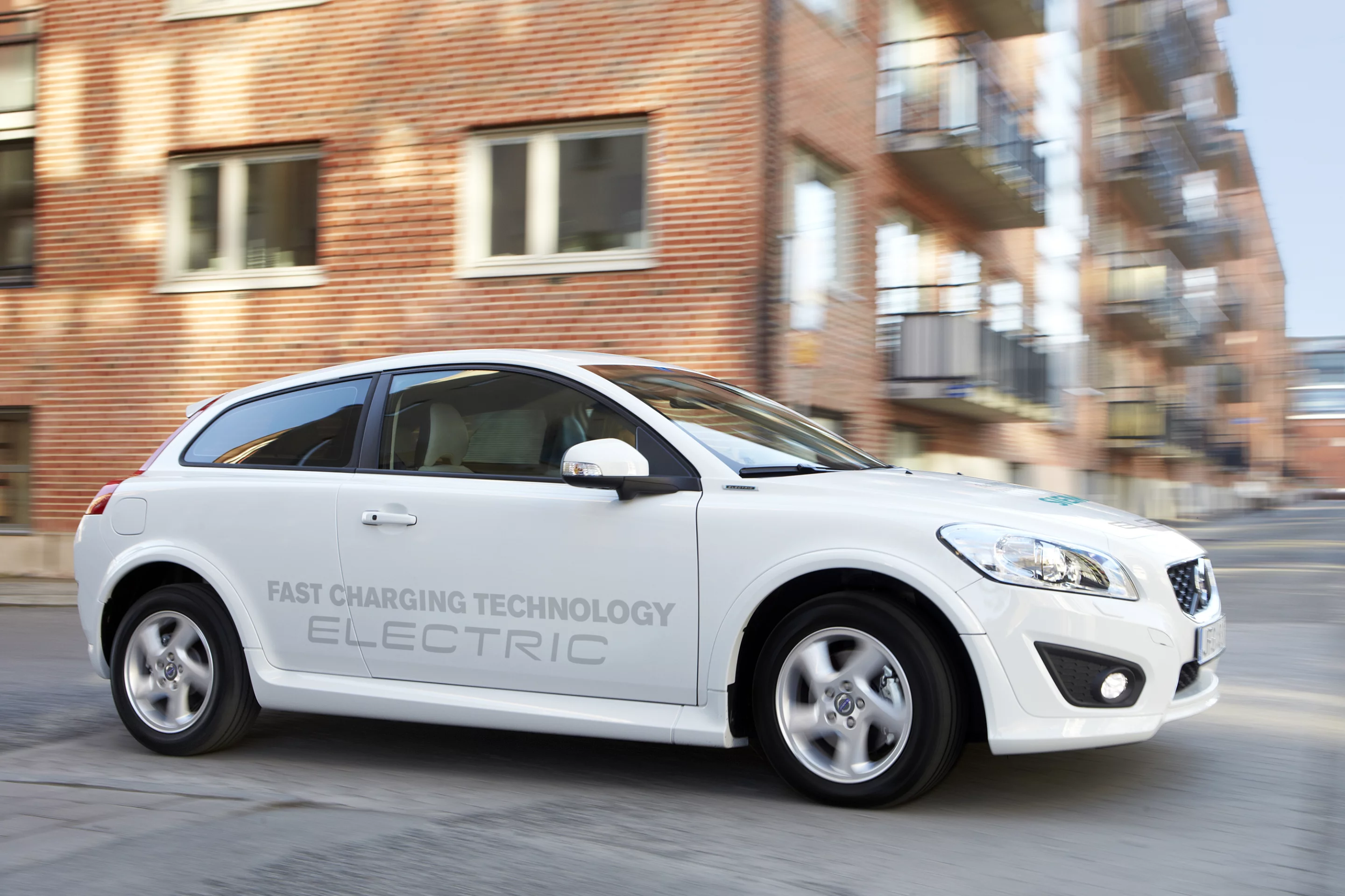 The C30 Electric is able to accelerate from 0 to 70 km/h (42 mph) in 5.9 seconds