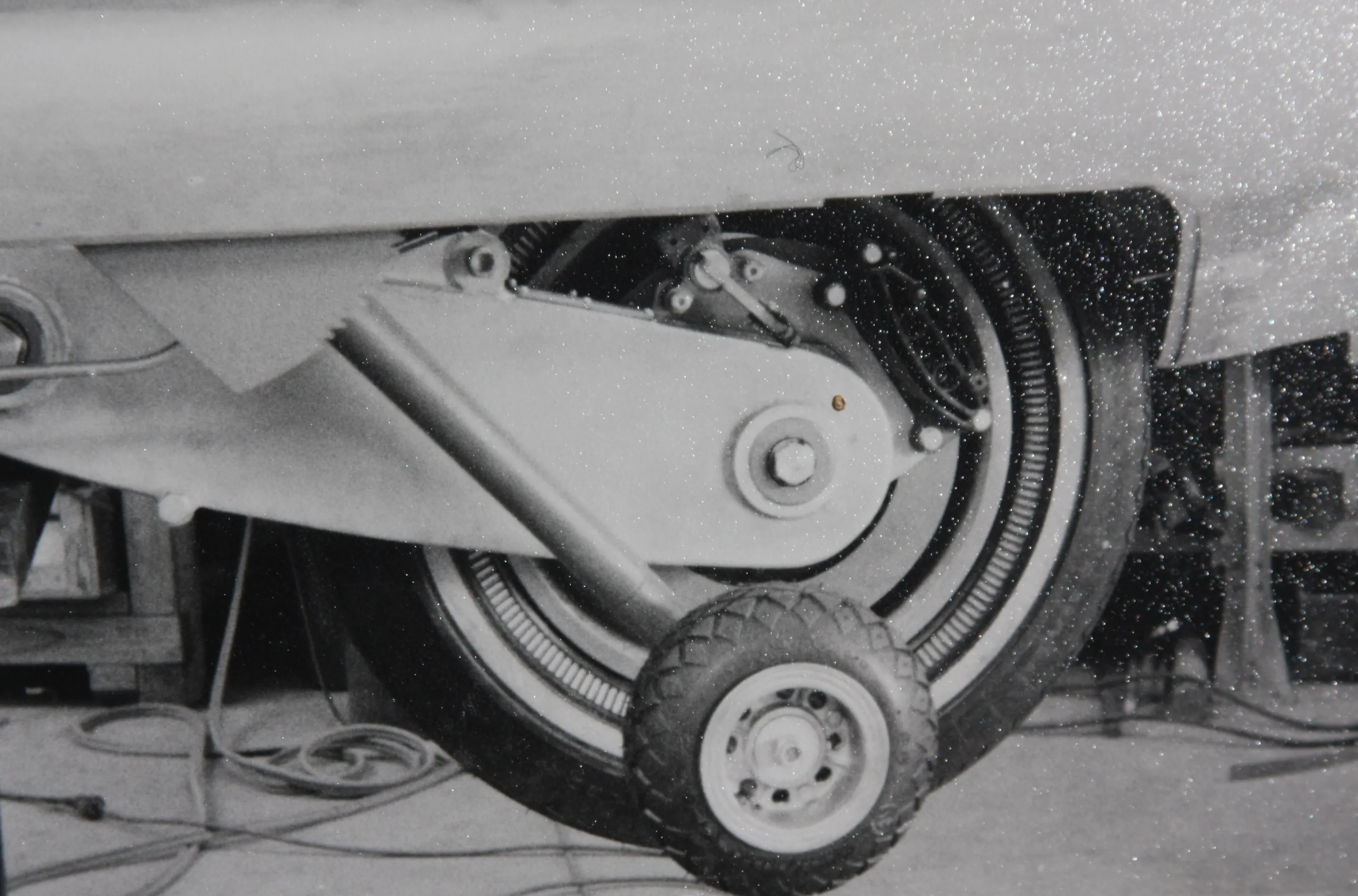 One of the Gyro-X's outriggers