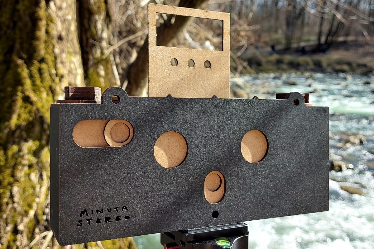 Retro wooden Minuta Stereo camera lets users take 3D photos