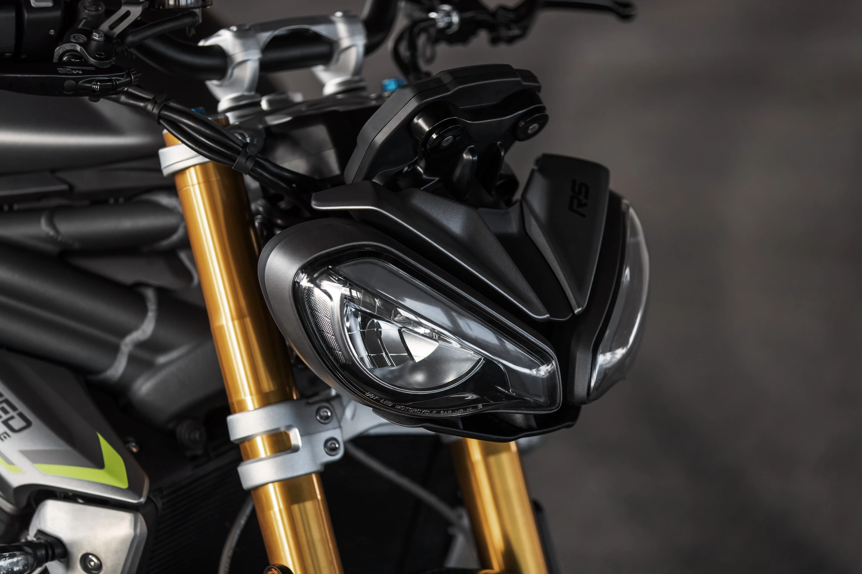 The twin headlights of the 2021 Triumph Speed Triple 1200 RS have evolved from the original round "bug-eye" units to a modern, stylish design