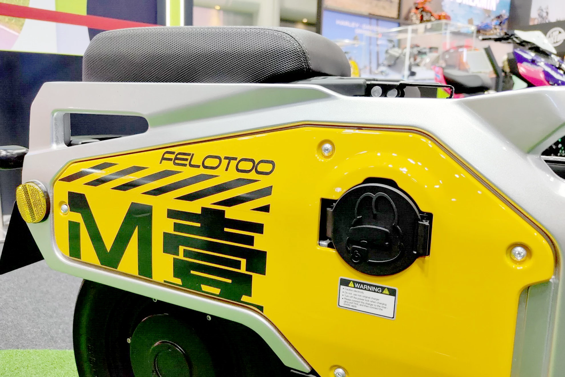 This is what makes the Felotoo so much more useful - a power outlet.