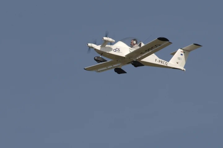 Hardly a sound from the counter-rotating propellers as the Green Cri takes to the air