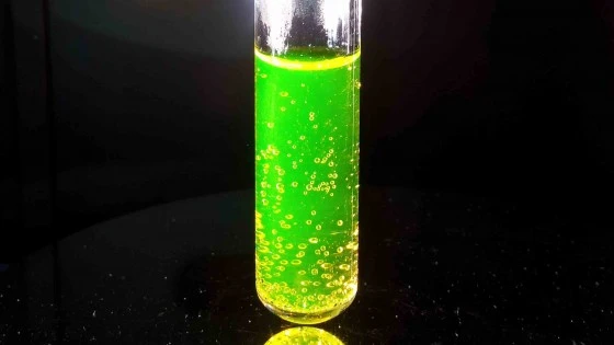 Researchers have found an inexpensive and efficient catalyst that can produce hydrogen for fuel cells at room temperature (Photo: Fezile Lakadamyali)