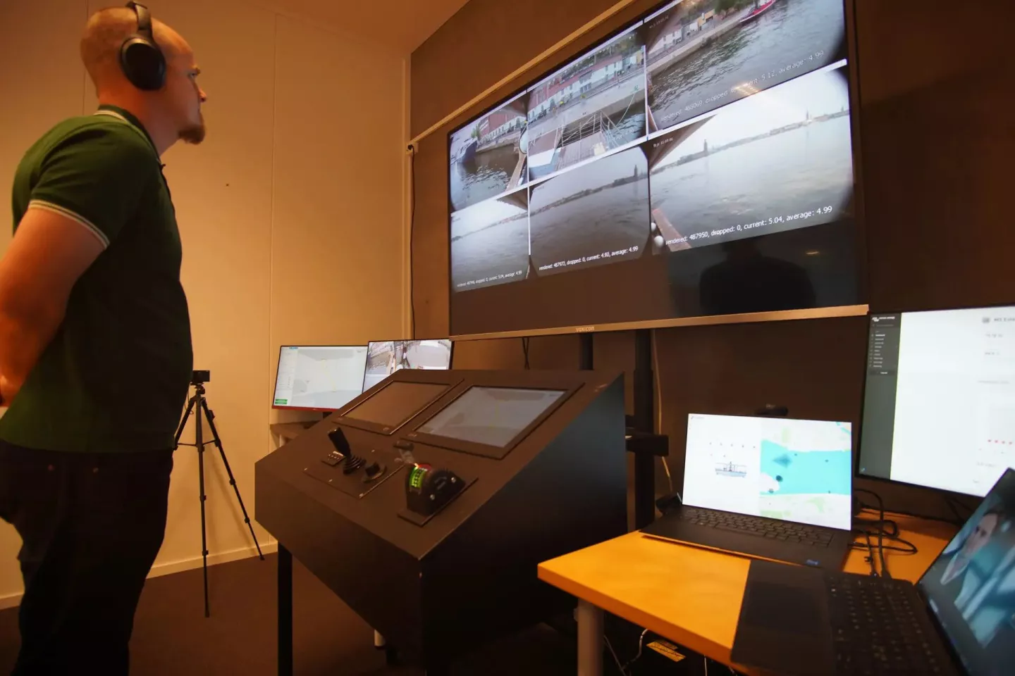 The Remote Operation Center some 600 km away features a duplicate of the MF Estelle's bridge system and operator interface