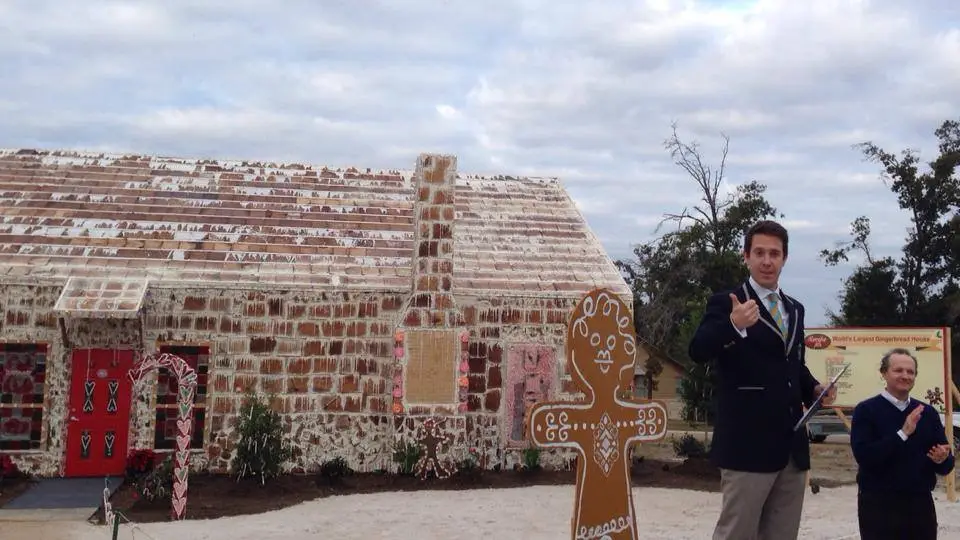It took 7,200 pounds (3,266 kg) of flour, 7,200 eggs, approximately 3,000 pounds (1,361 kg) of brown sugar, 1,800 pounds (816 kg) of butter to build the fairytale house