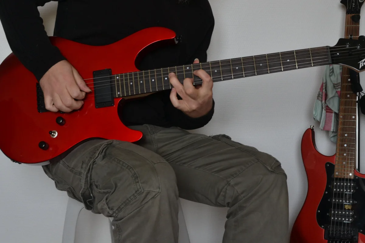 Working in the strings before I plug in the AT-200 for the first time – it feels good in the hands