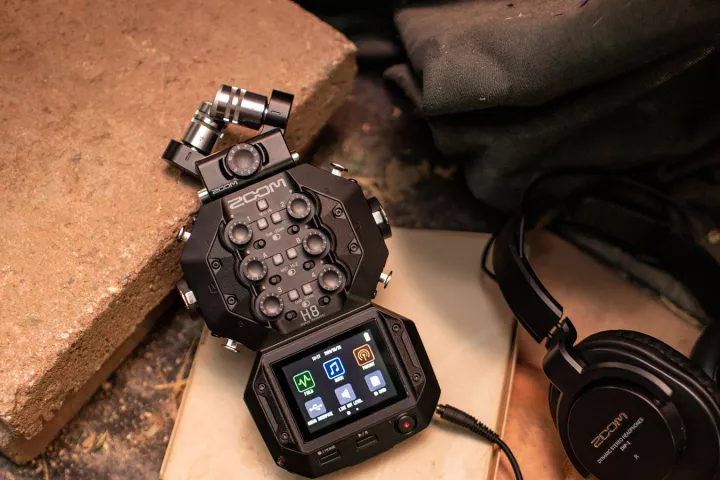 Custom workflows for field recording, music setups and podcasts are available via the app-driven touchscreen interface