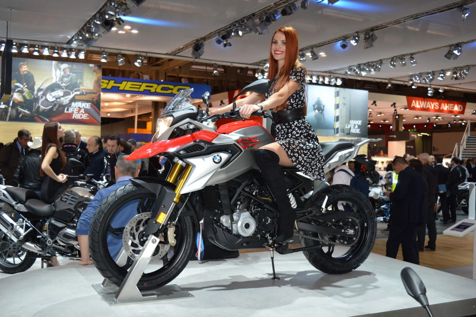The G 310 GS is the second model built around the single-cylinder engine built in India by BMW's partner TVS