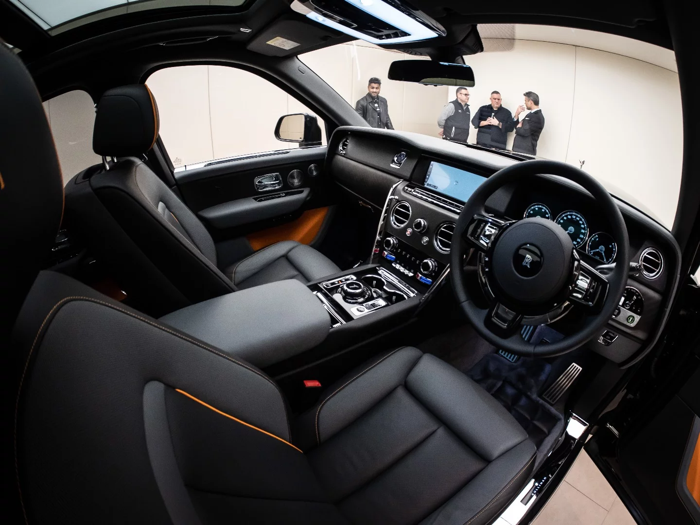 Rolls-Royce Cullinan: front seats