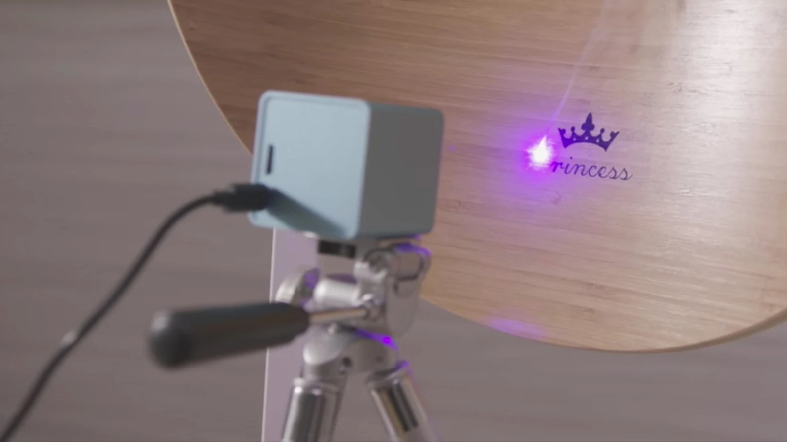 Cubliio can engrave wood