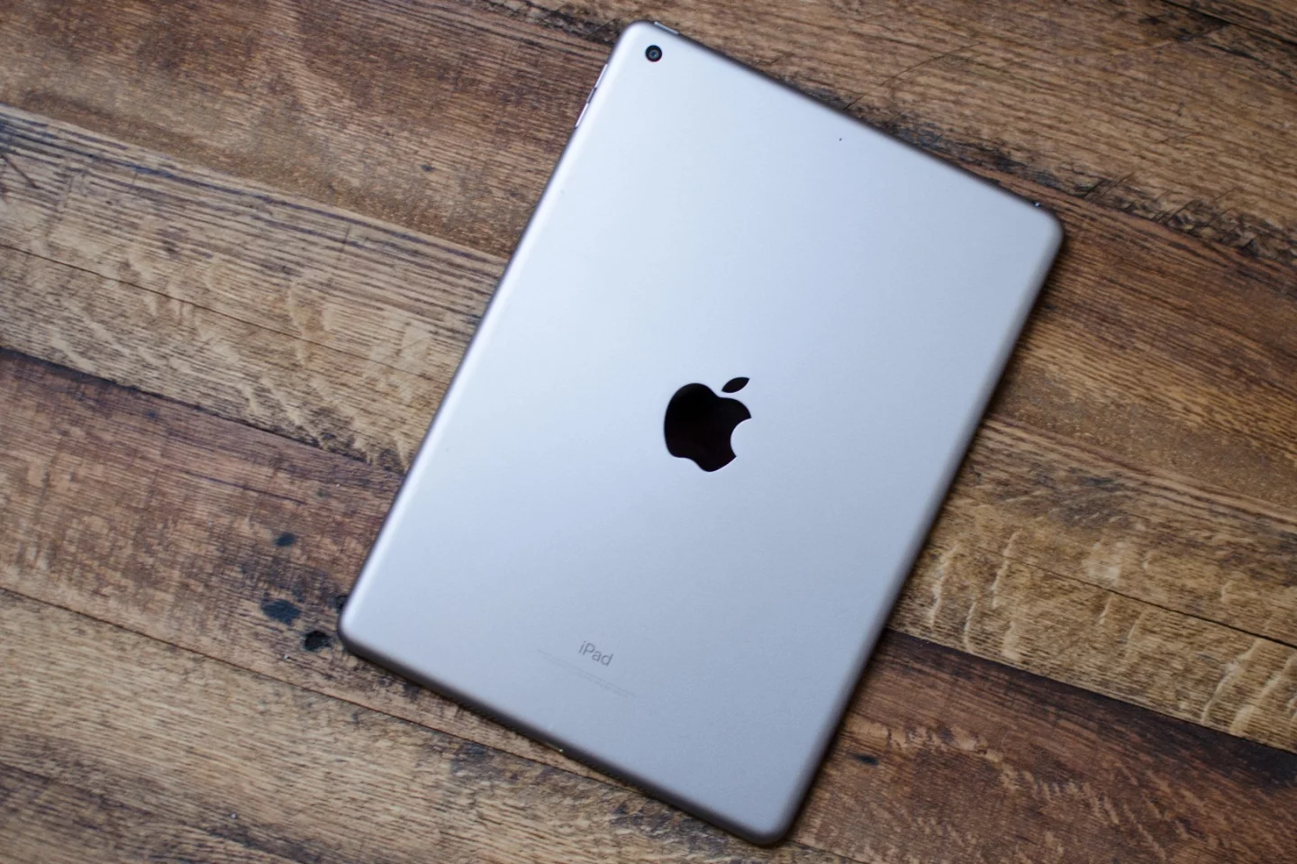 Back of the iPad (2017): same as it ever was