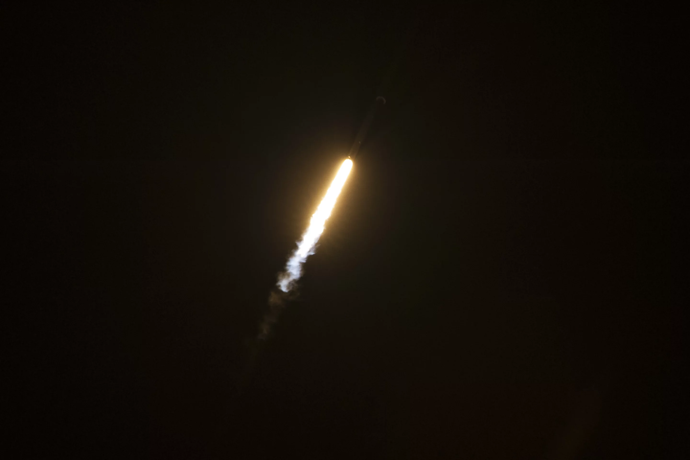 The Falcon 9 booster did not make a landing attempt after the launch (Photo: SpaceX)