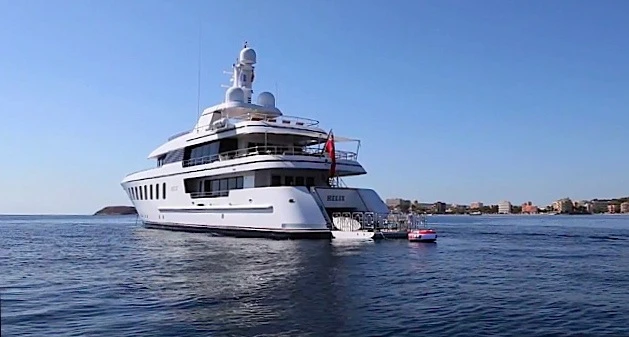 DISPLACEMENT MOTOR YACHT OF BELOW 500GT winner Helix