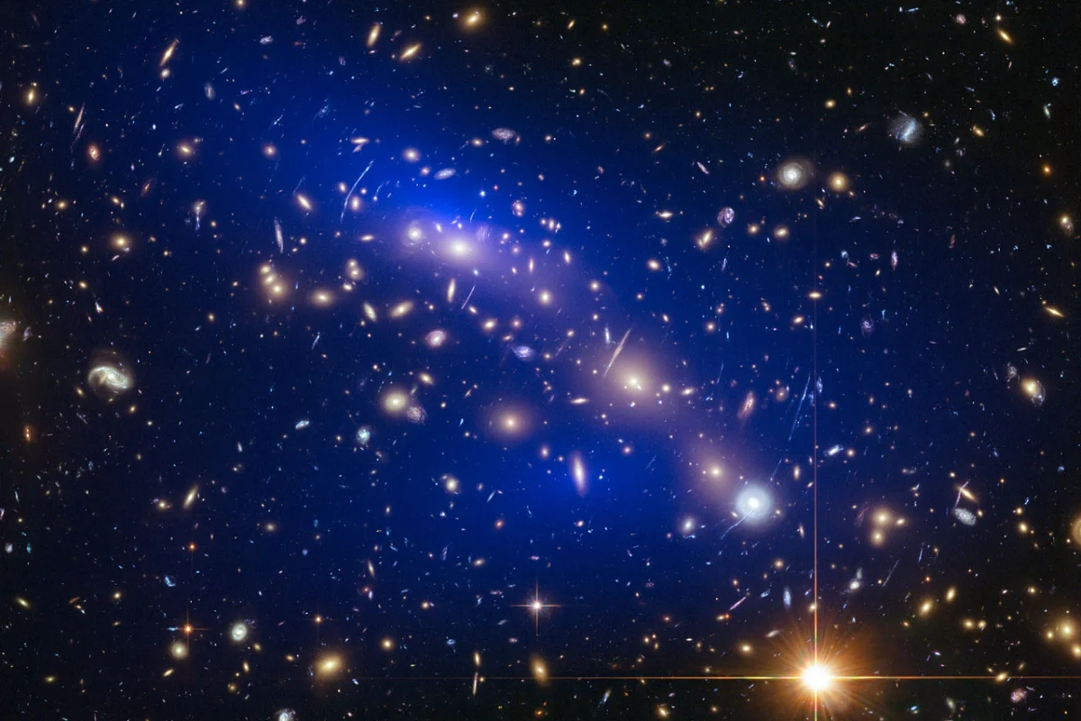 Galaxy cluster MACS J0416.1–2403 with dark matter map (Image: NASA/ESA)